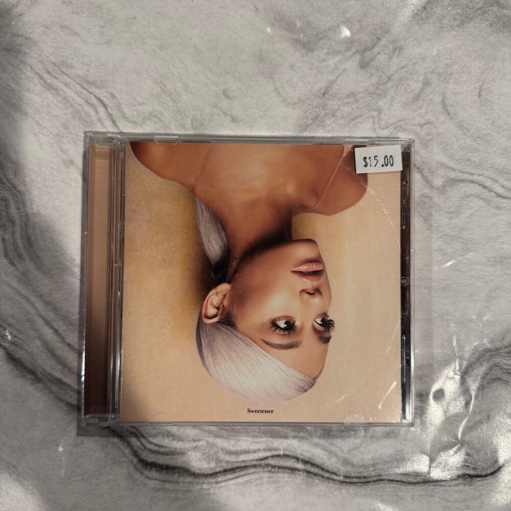 Ariana Grande "Sweetener" CD